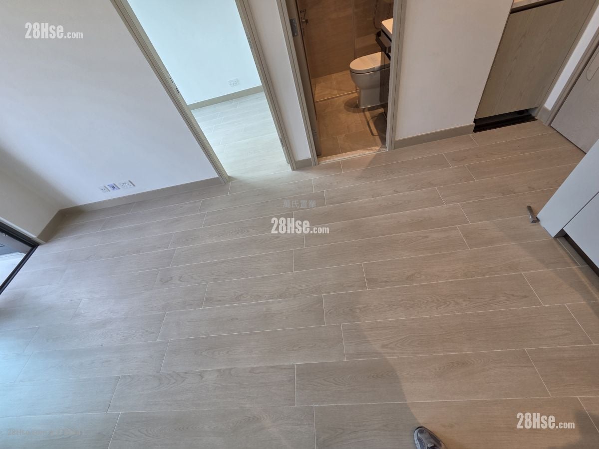 Gold Coast Bay Sell 2 Bedrooms , 1 Bathroom 447 ft²