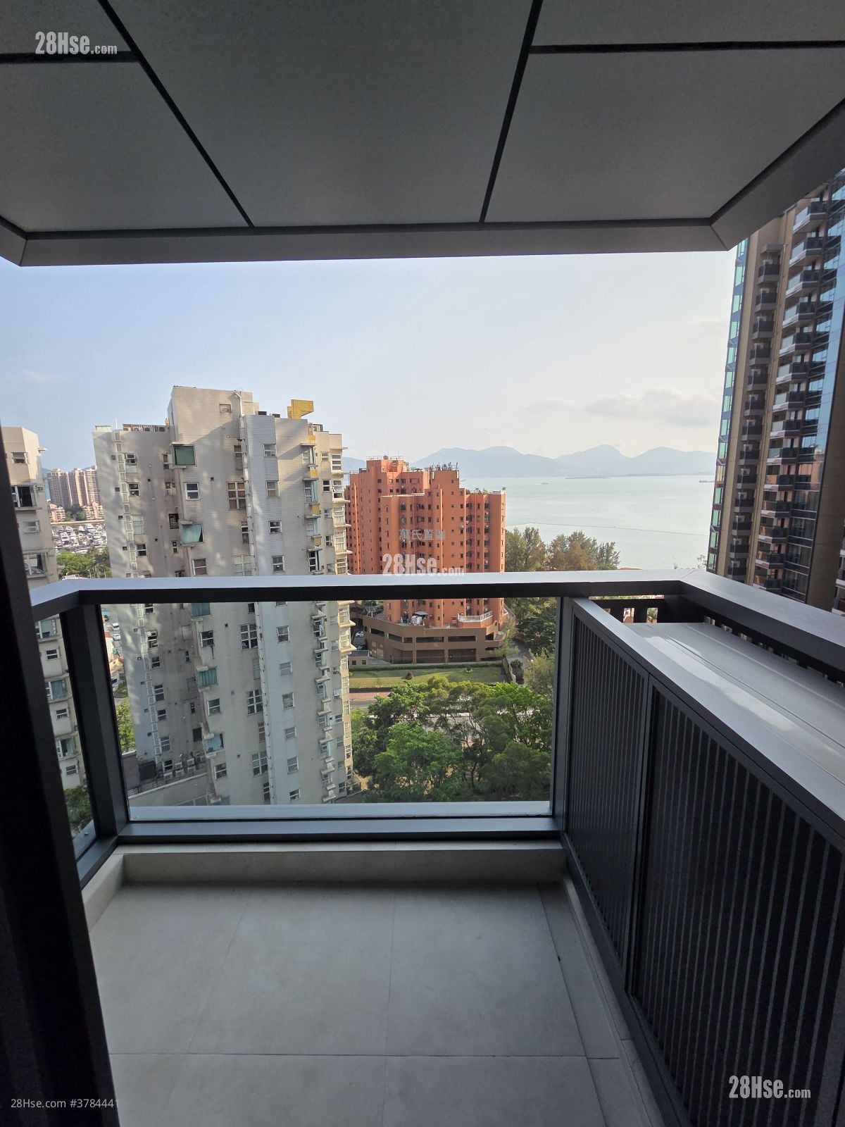 Gold Coast Bay Sell 2 Bedrooms , 1 Bathroom 447 ft²