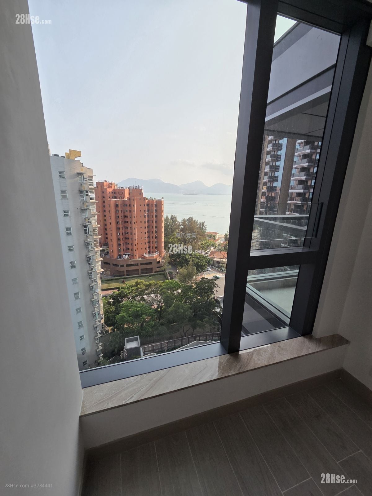 Gold Coast Bay Sell 2 Bedrooms , 1 Bathroom 447 ft²