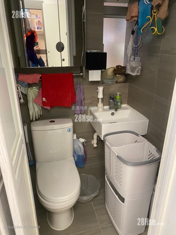 Kingsford Terrace Sell 3 Bedrooms , 1 Bathroom 592 ft²