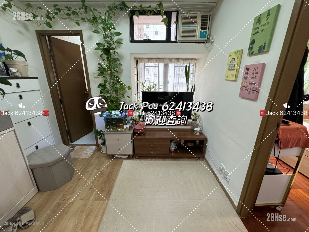 Tak Cheong Court Sell 2 Bedrooms , 1 Bathroom 354 ft²