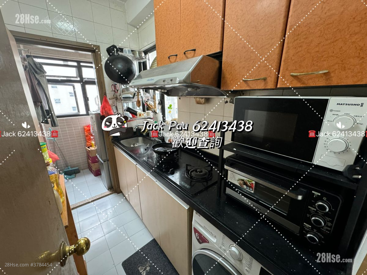 Tak Cheong Court Sell 2 Bedrooms , 1 Bathroom 354 ft²