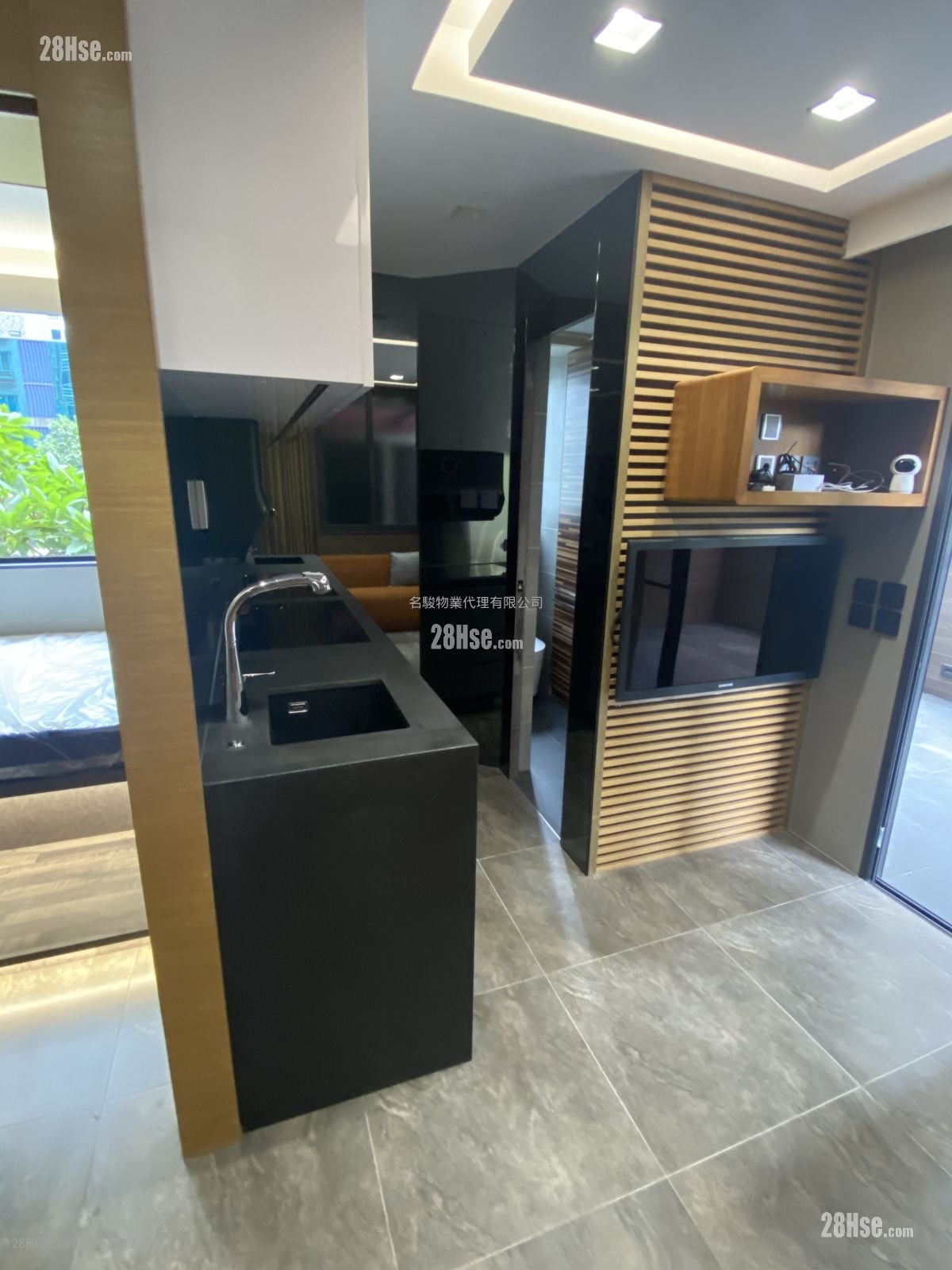 富利来大厦 租盘 1 房 , 1 浴室 225 平方尺