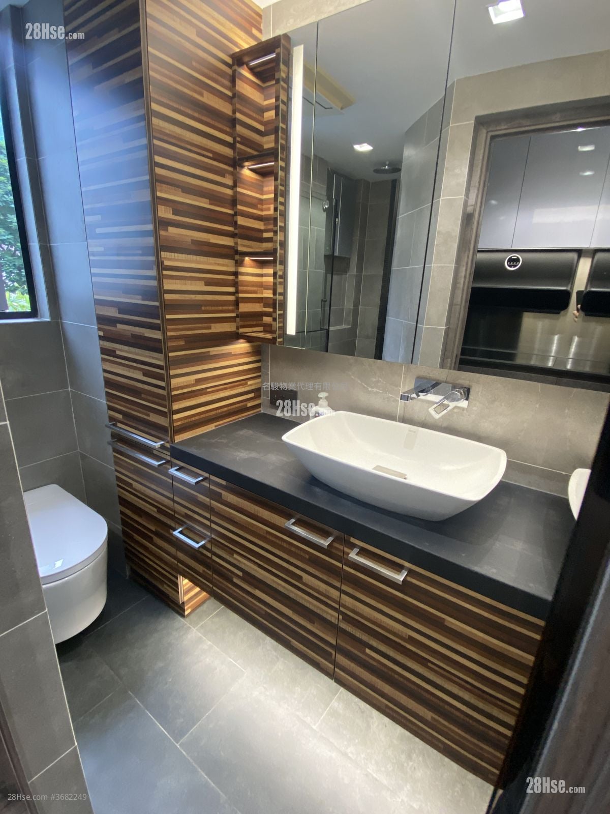 富利来大厦 租盘 1 房 , 1 浴室 225 平方尺