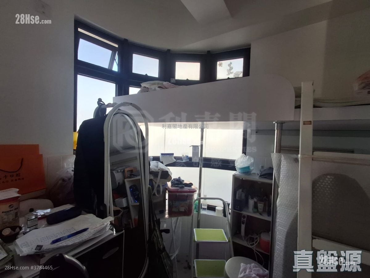 King's Park Hill Sell 2 Bedrooms , 3 Bathrooms 1,230 ft²