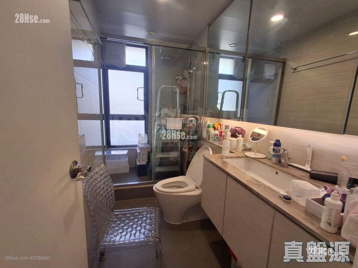 King's Park Hill Sell 2 Bedrooms , 3 Bathrooms 1,230 ft²