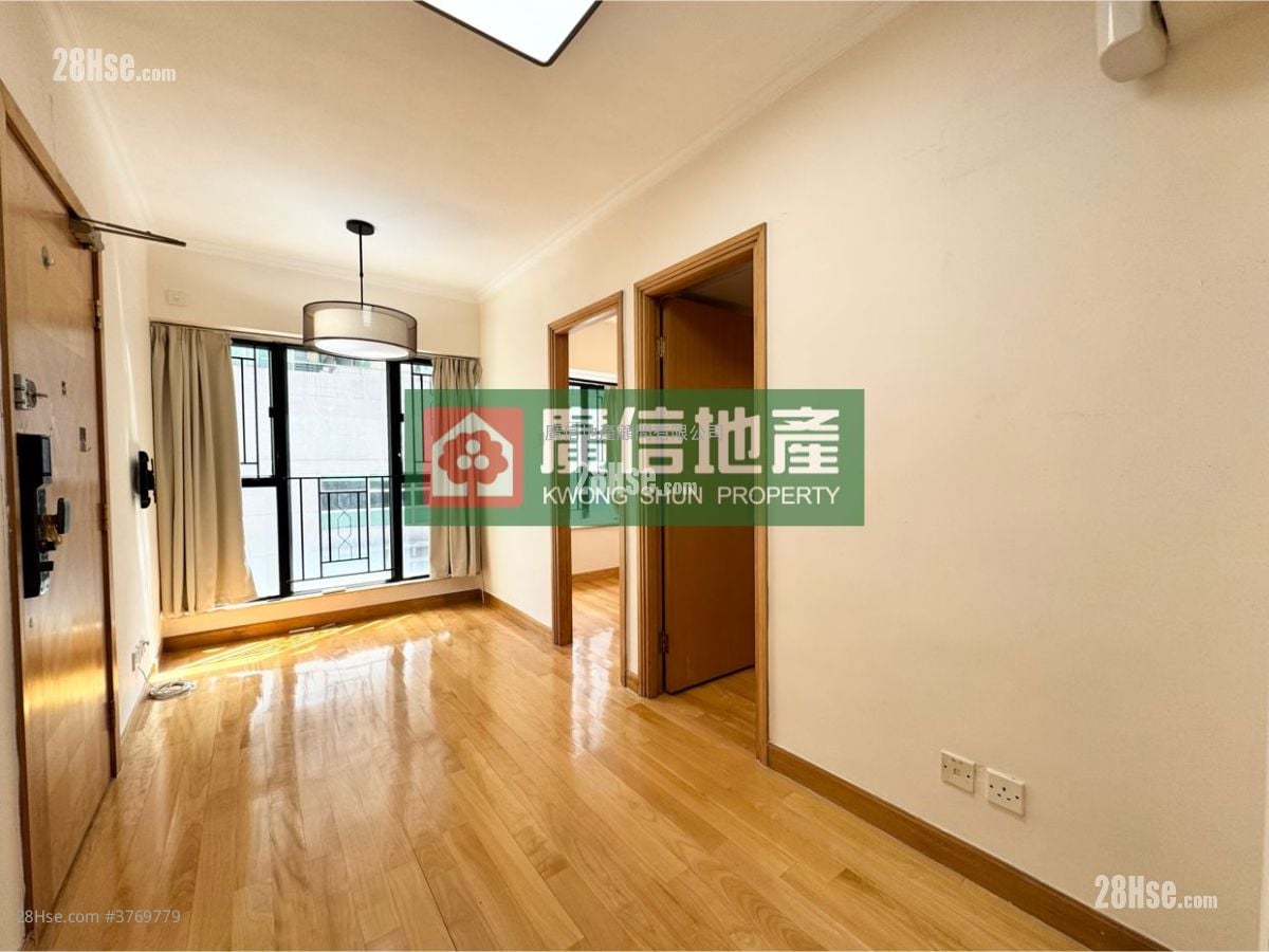 Legend Court Sell 2 Bedrooms , 1 Bathroom 307 ft²