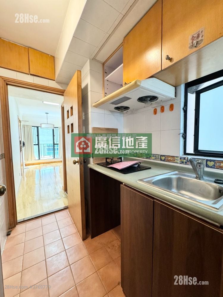 Legend Court Sell 2 Bedrooms , 1 Bathroom 307 ft²