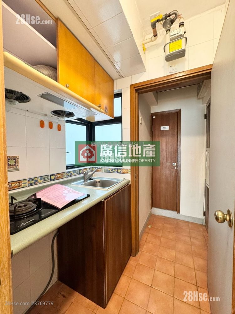 Legend Court Sell 2 Bedrooms , 1 Bathroom 307 ft²