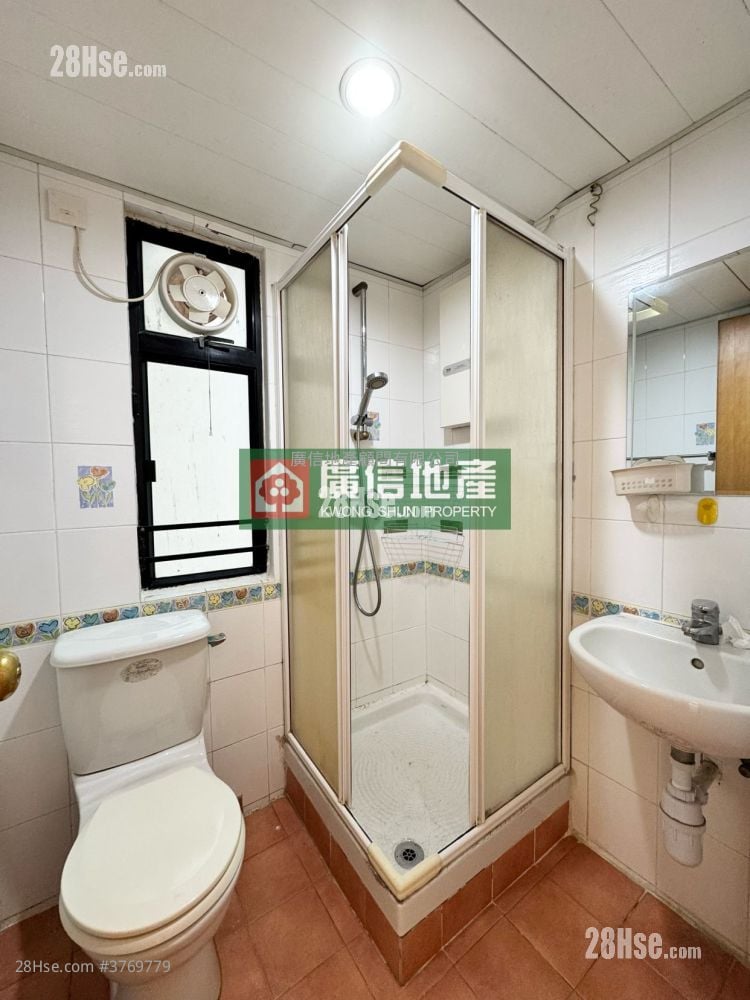 Legend Court Sell 2 Bedrooms , 1 Bathroom 307 ft²