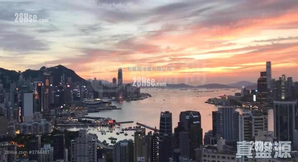 Evelyn Towers Sell 3 Bedrooms , 2 Bathrooms 1,065 ft²