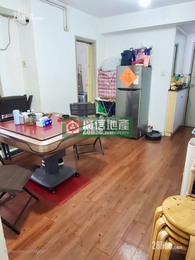 Kwong Fai Mansion Sell 2 Bedrooms , 1 Bathroom 386 ft²
