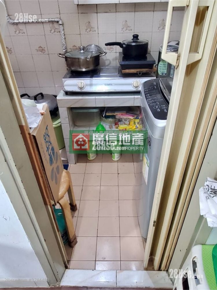 Kwong Fai Mansion Sell 2 Bedrooms , 1 Bathroom 386 ft²