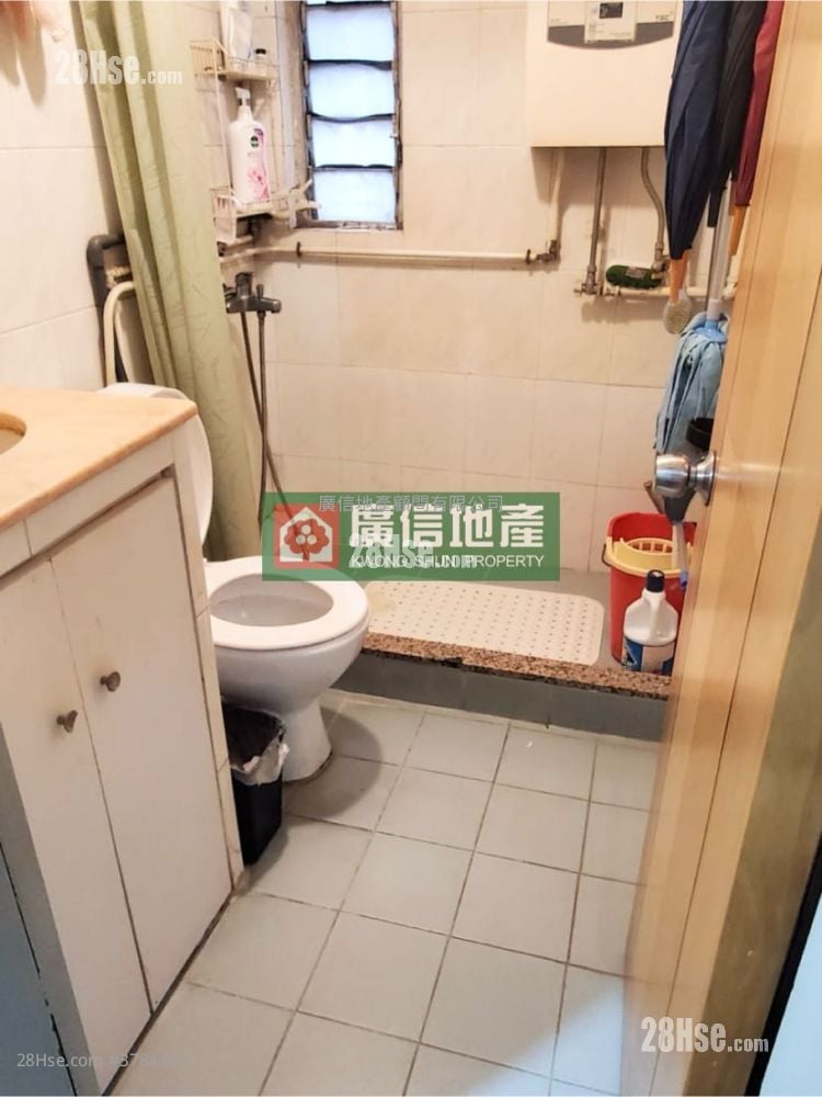 Kwong Fai Mansion Sell 2 Bedrooms , 1 Bathroom 386 ft²