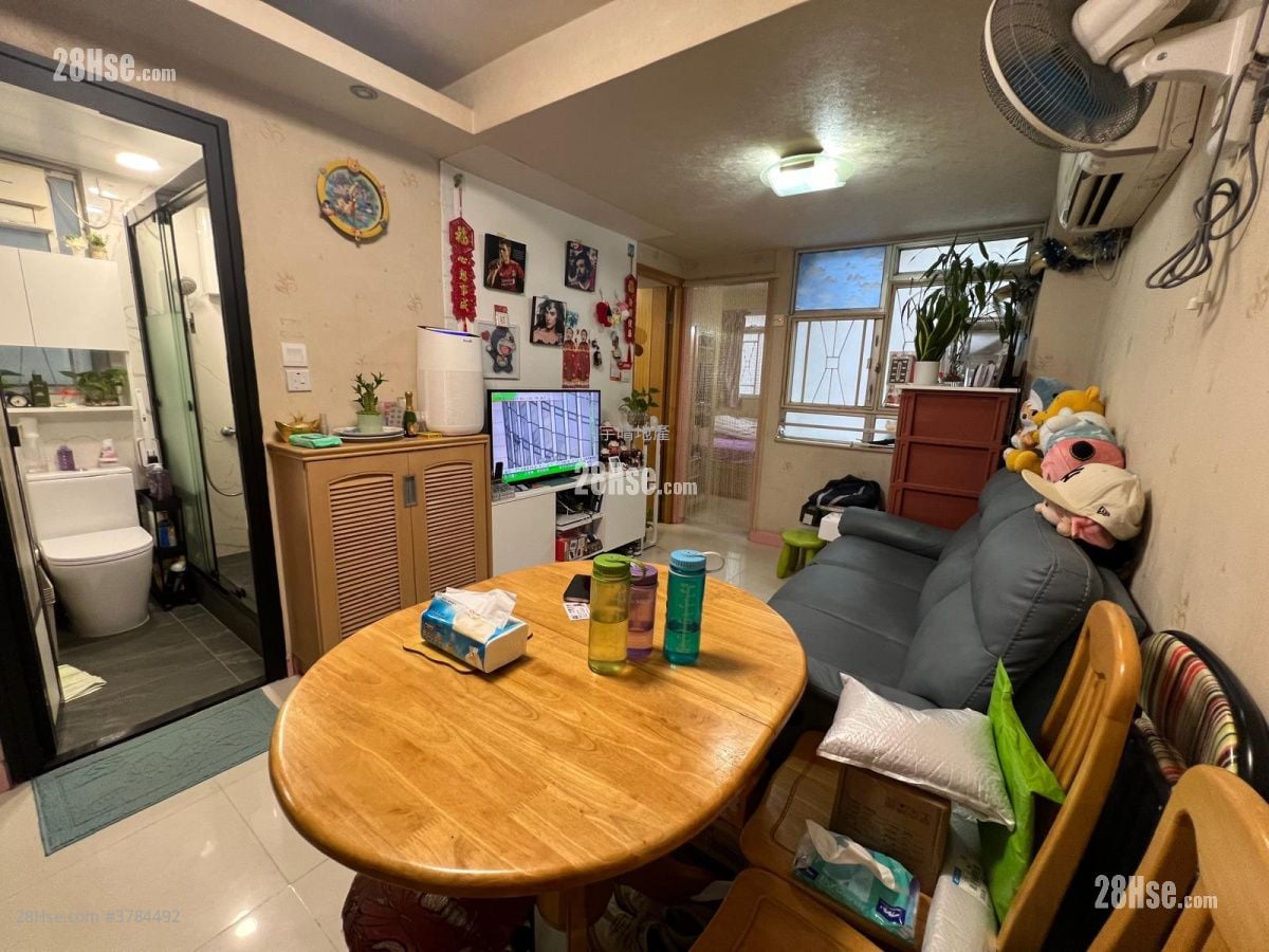 Beverly Court Sell 2 Bedrooms , 1 Bathroom 376 ft²