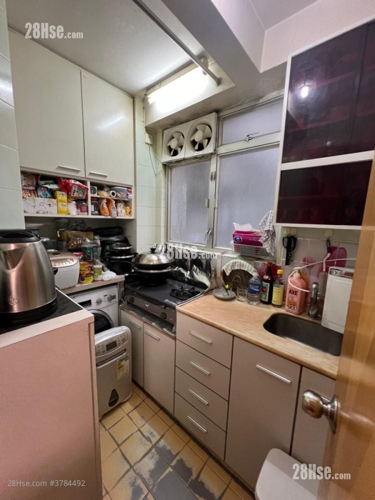 Beverly Court Sell 2 Bedrooms , 1 Bathroom 376 ft²