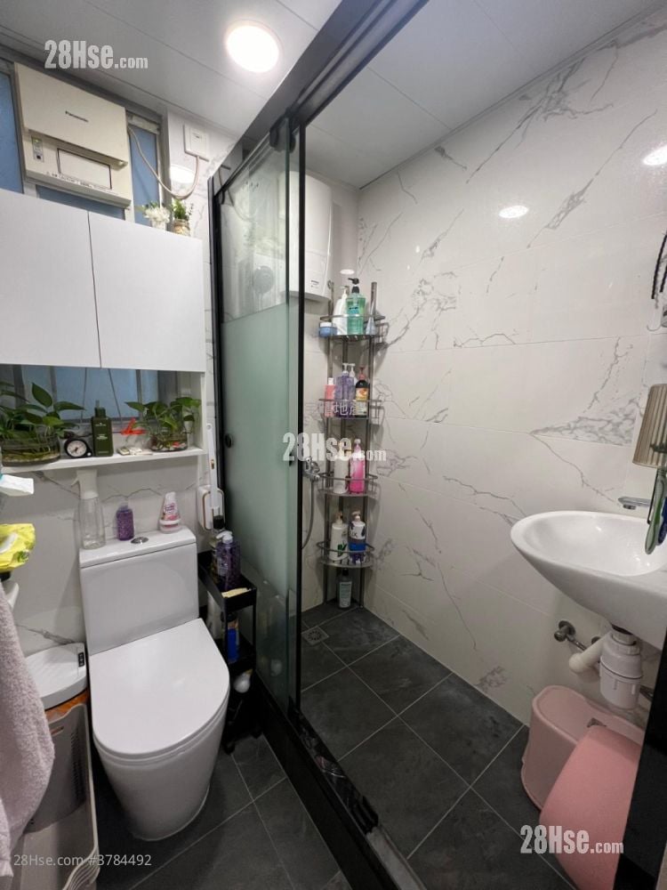 Beverly Court Sell 2 Bedrooms , 1 Bathroom 376 ft²