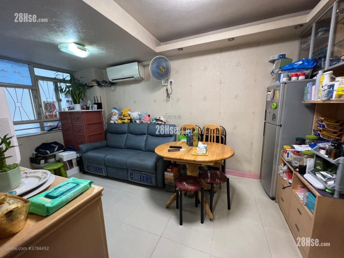 Beverly Court Sell 2 Bedrooms , 1 Bathroom 376 ft²