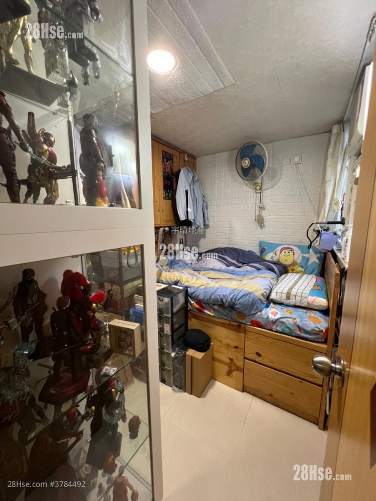 Beverly Court Sell 2 Bedrooms , 1 Bathroom 376 ft²