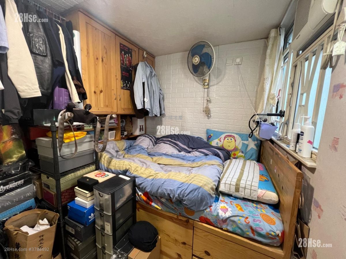 Beverly Court Sell 2 Bedrooms , 1 Bathroom 376 ft²