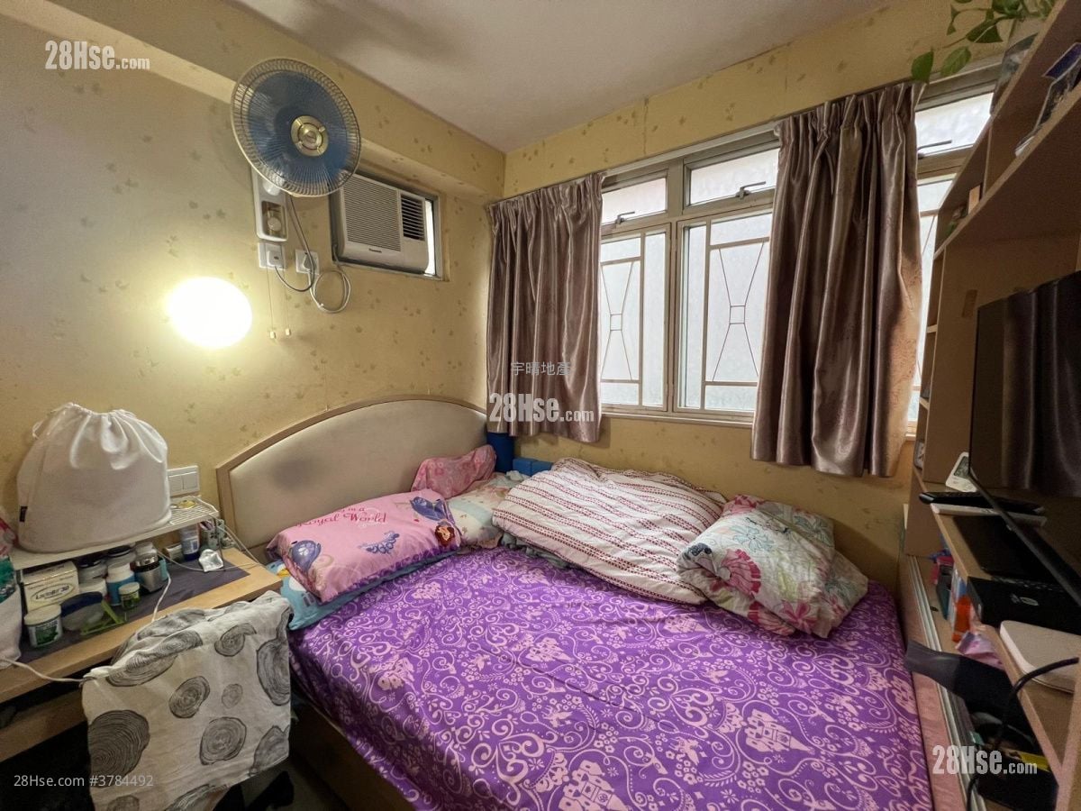 Beverly Court Sell 2 Bedrooms , 1 Bathroom 376 ft²