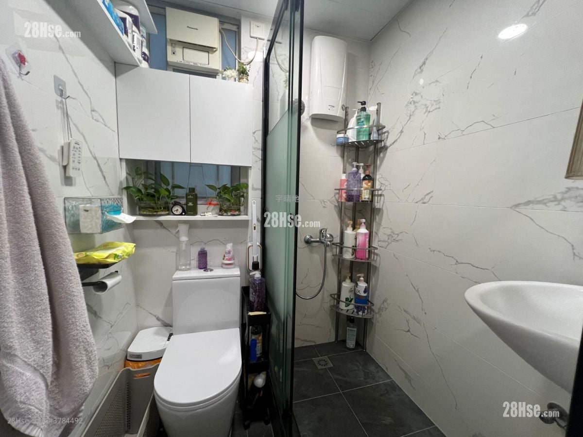 Beverly Court Sell 2 Bedrooms , 1 Bathroom 376 ft²