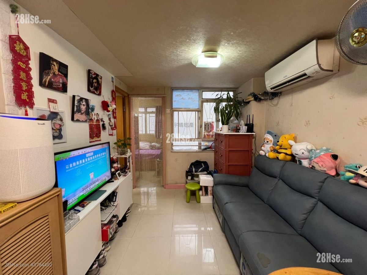 Beverly Court Sell 2 Bedrooms , 1 Bathroom 376 ft²