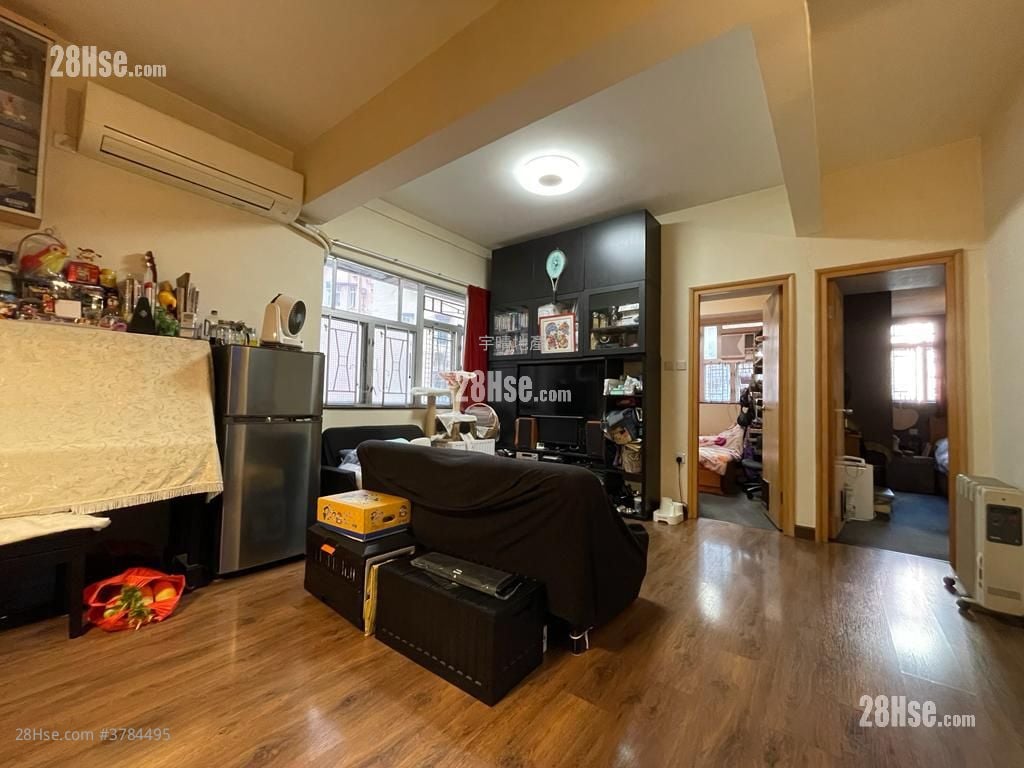 Yan On Building Sell 3 Bedrooms , 1 Bathroom 771 ft²