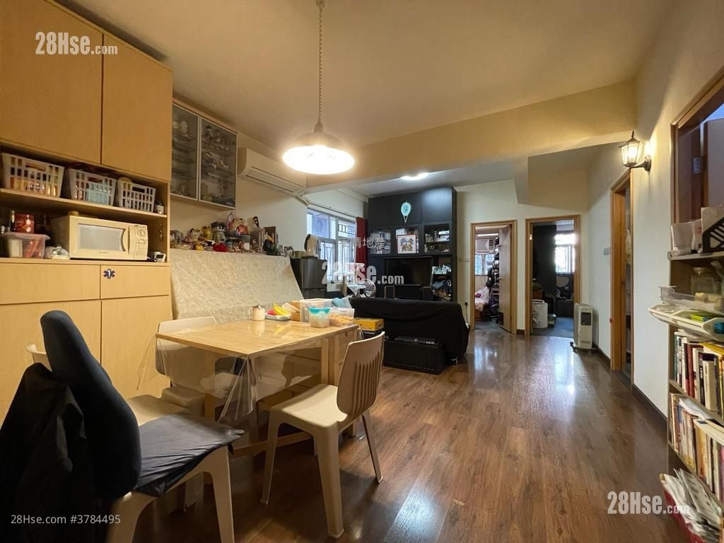 Yan On Building Sell 3 Bedrooms , 1 Bathroom 771 ft²