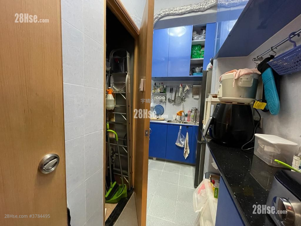 Yan On Building Sell 3 Bedrooms , 1 Bathroom 771 ft²