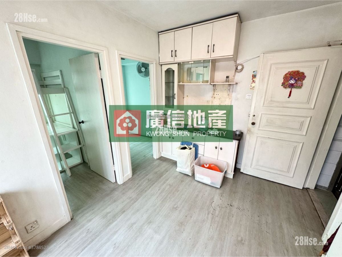 Shun On Building Sell 2 Bedrooms , 1 Bathroom 321 ft²