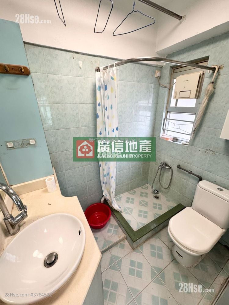 Shun On Building Sell 2 Bedrooms , 1 Bathroom 321 ft²