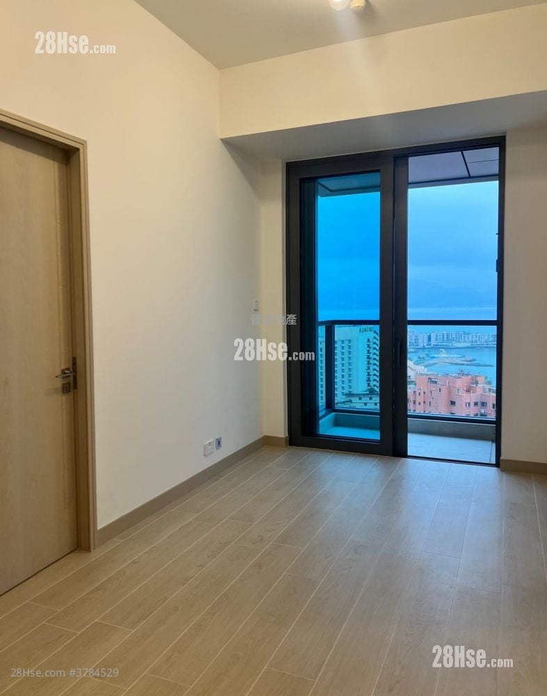 Gold Coast Bay Rental 2 Bedrooms , 1 Bathroom 447 ft²