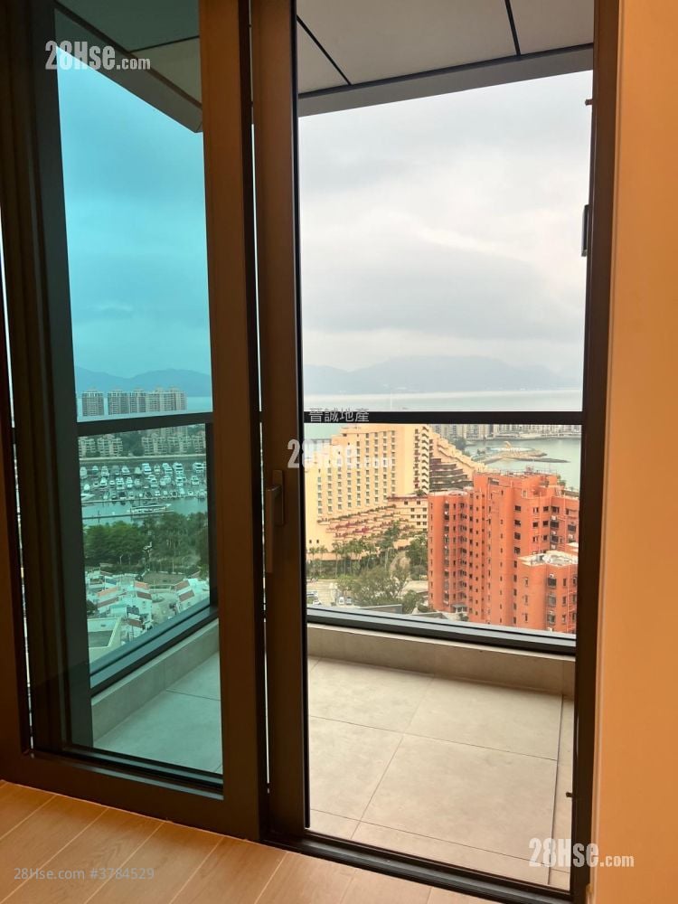 Gold Coast Bay Rental 2 Bedrooms , 1 Bathroom 447 ft²