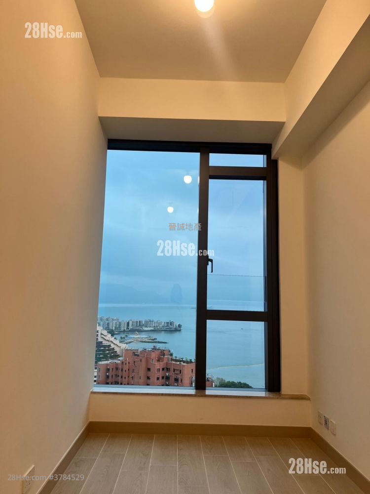 Gold Coast Bay Rental 2 Bedrooms , 1 Bathroom 447 ft²