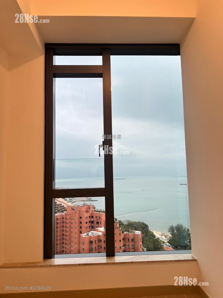 Gold Coast Bay Rental 2 Bedrooms , 1 Bathroom 447 ft²