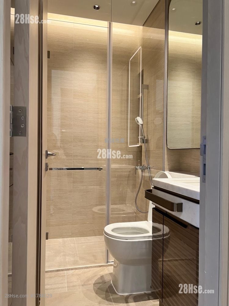 Gold Coast Bay Rental 2 Bedrooms , 1 Bathroom 447 ft²