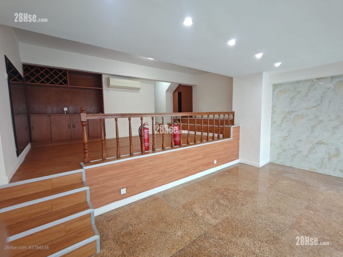 Fiona Garden Rental 5+ Bedrooms , 4 Bathrooms 2,699 ft²