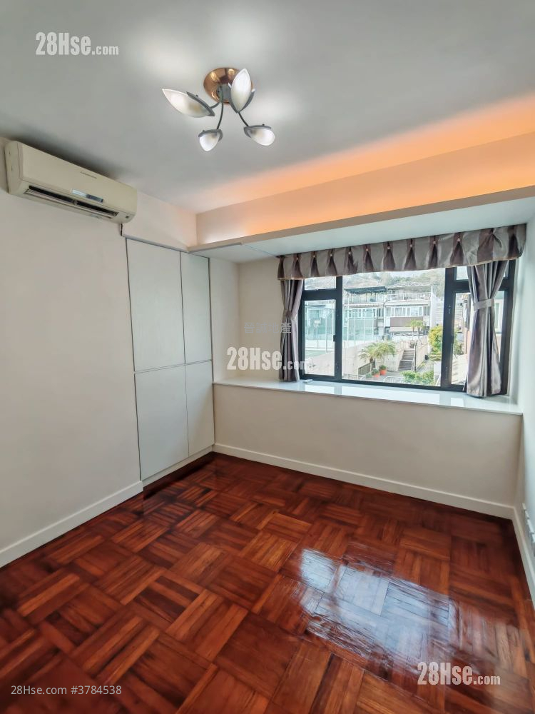 Fiona Garden Rental 5+ Bedrooms , 4 Bathrooms 2,699 ft²