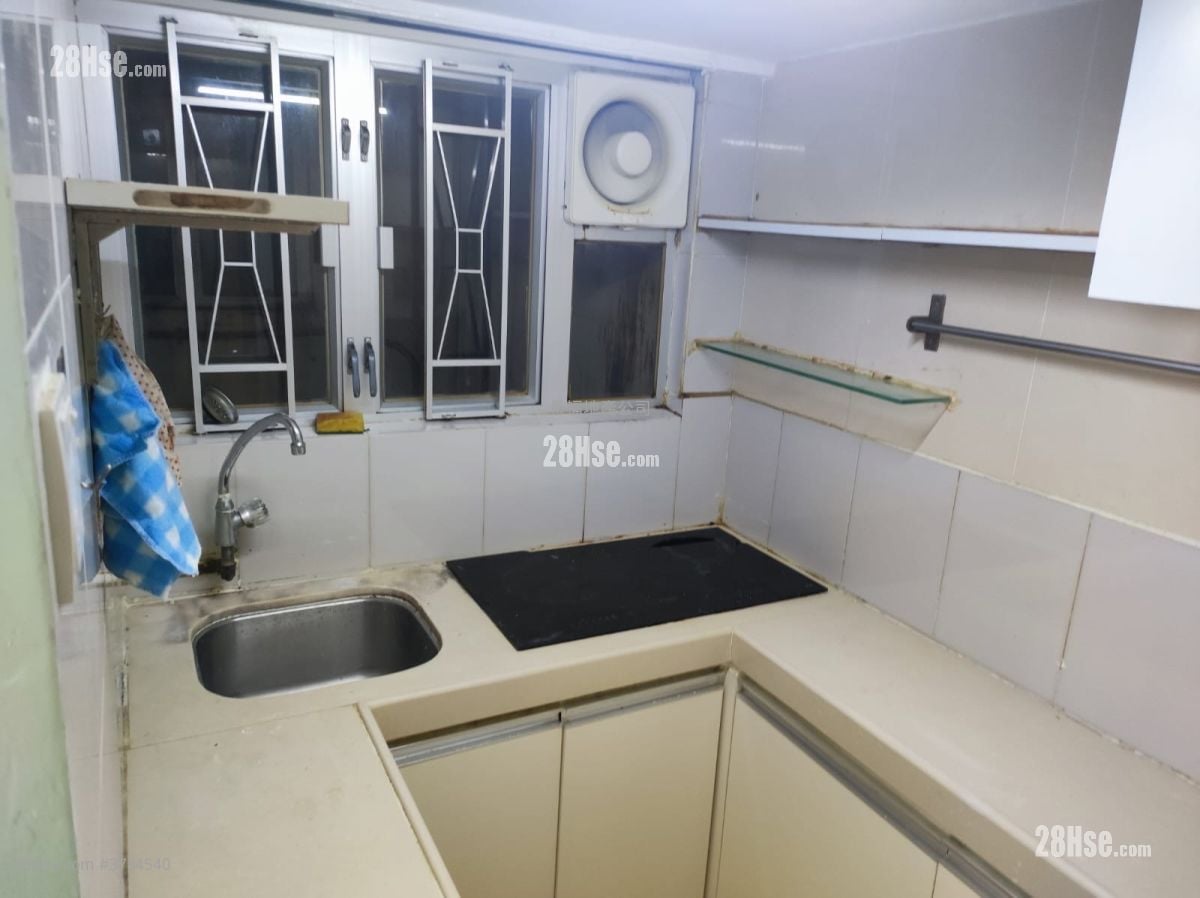 Cheong Lok Mansion Sell 2 Bedrooms 310 ft²