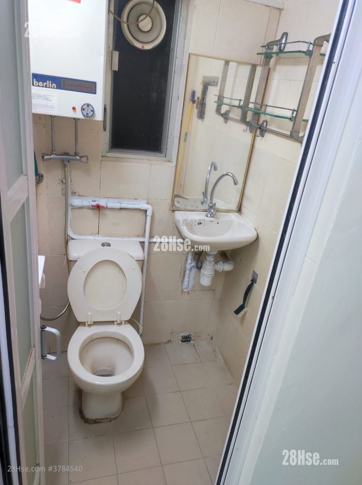 Cheong Lok Mansion Sell 2 Bedrooms 310 ft²