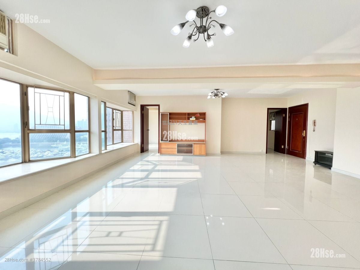 Hong Kong Gold Coast Sell 4 Bedrooms , 2 Bathrooms 1,070 ft²