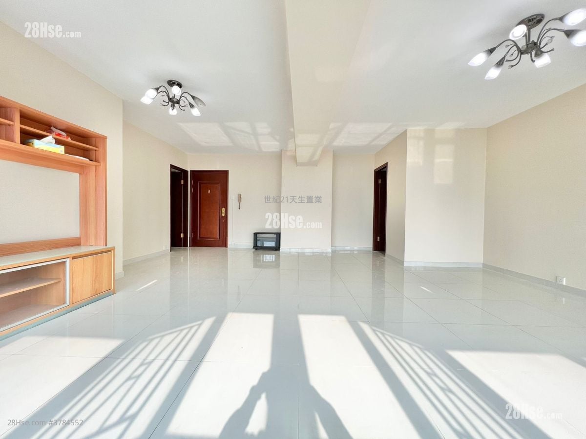 Hong Kong Gold Coast Sell 4 Bedrooms , 2 Bathrooms 1,070 ft²