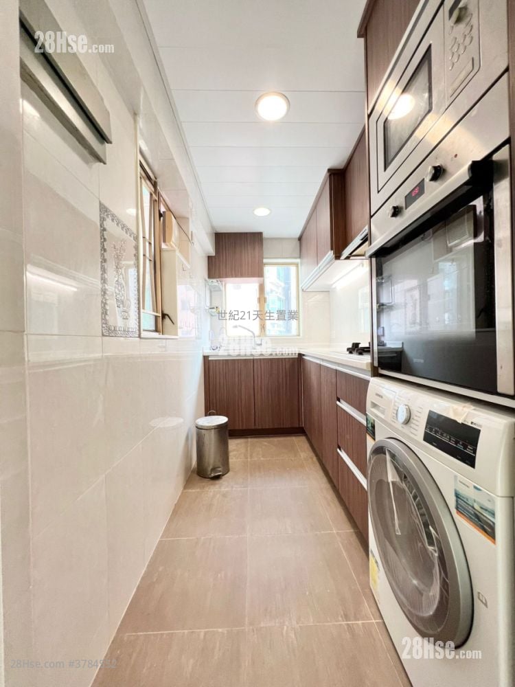 Hong Kong Gold Coast Sell 4 Bedrooms , 2 Bathrooms 1,070 ft²