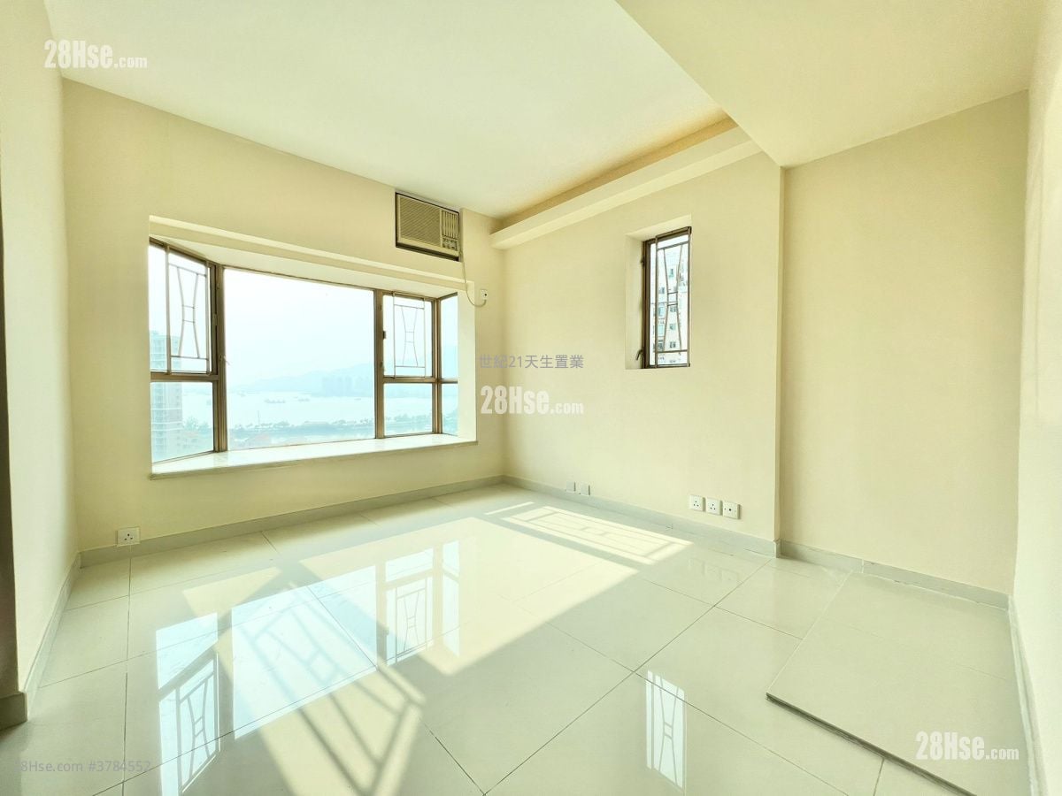 Hong Kong Gold Coast Sell 4 Bedrooms , 2 Bathrooms 1,070 ft²