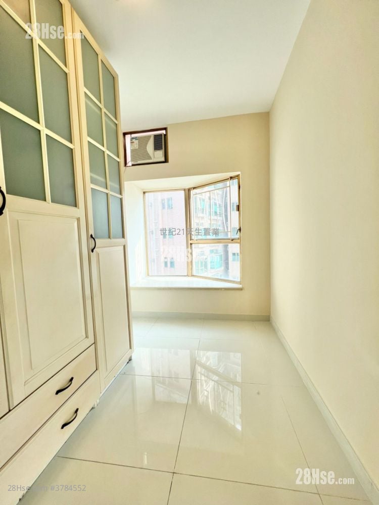 Hong Kong Gold Coast Sell 4 Bedrooms , 2 Bathrooms 1,070 ft²