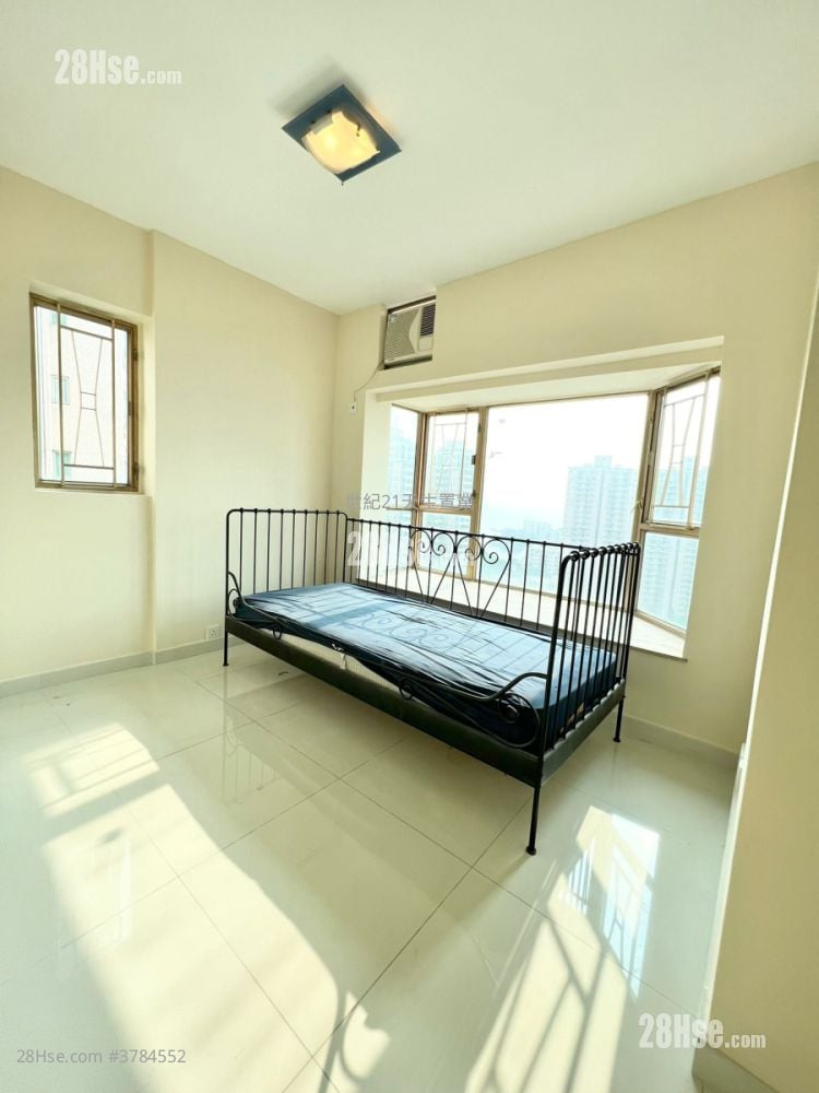 Hong Kong Gold Coast Sell 4 Bedrooms , 2 Bathrooms 1,070 ft²