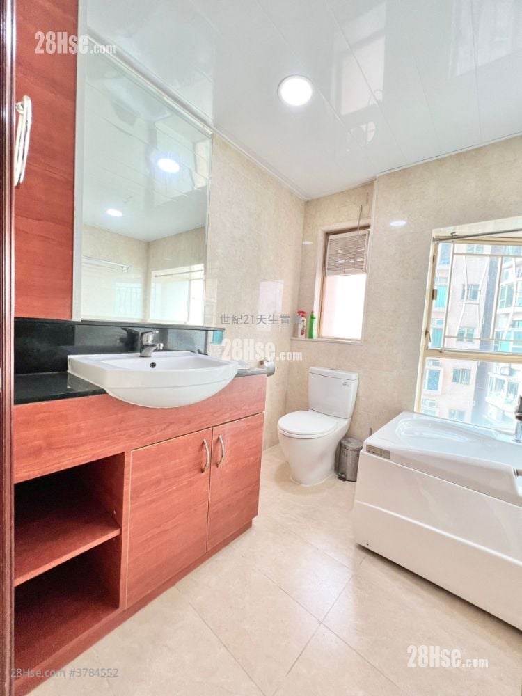 Hong Kong Gold Coast Sell 4 Bedrooms , 2 Bathrooms 1,070 ft²