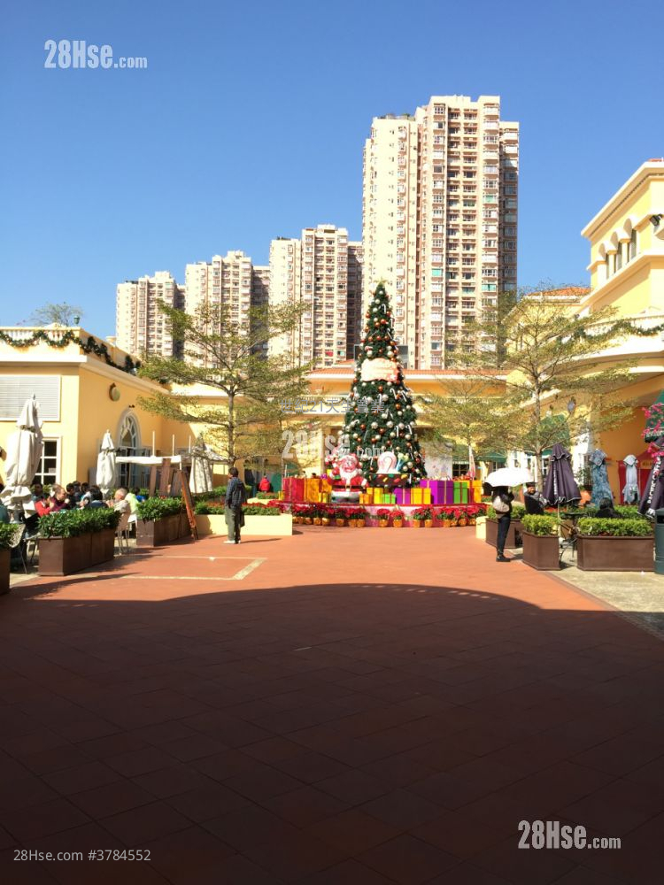 Hong Kong Gold Coast Sell 4 Bedrooms , 2 Bathrooms 1,070 ft²