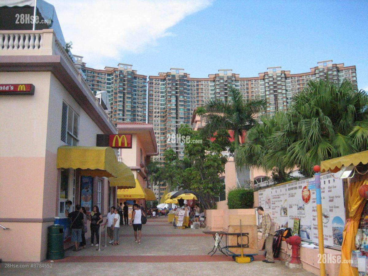 Hong Kong Gold Coast Sell 4 Bedrooms , 2 Bathrooms 1,070 ft²